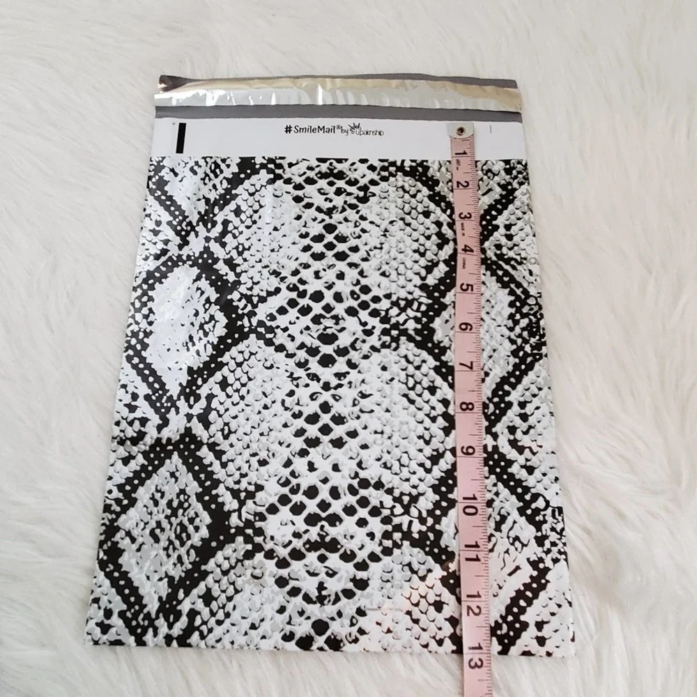 (25) 10 x 13 Snake Print Self Sealing Poly Mailers